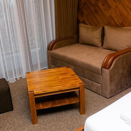 Hotel Zatyshok Svalyava Esterno foto