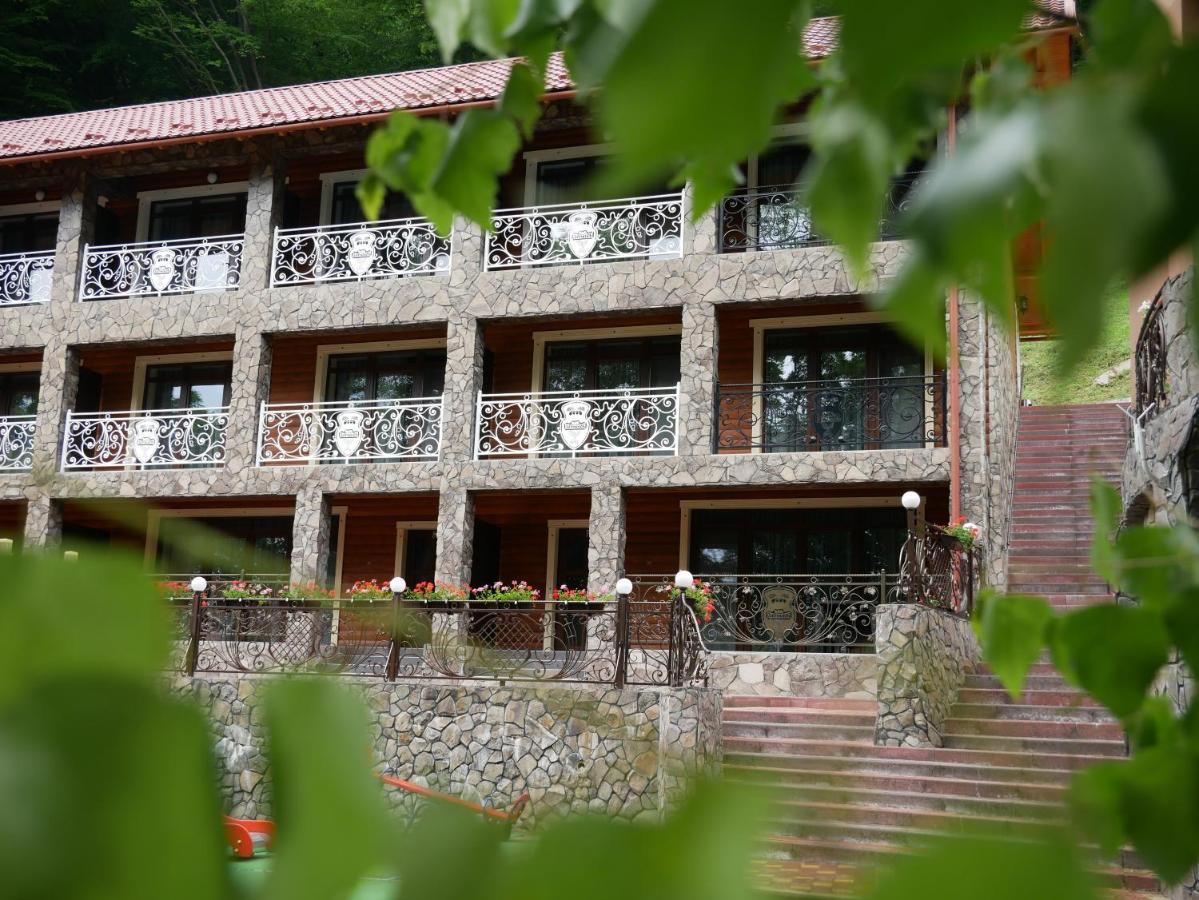 Hotel Zatyshok Svalyava Esterno foto