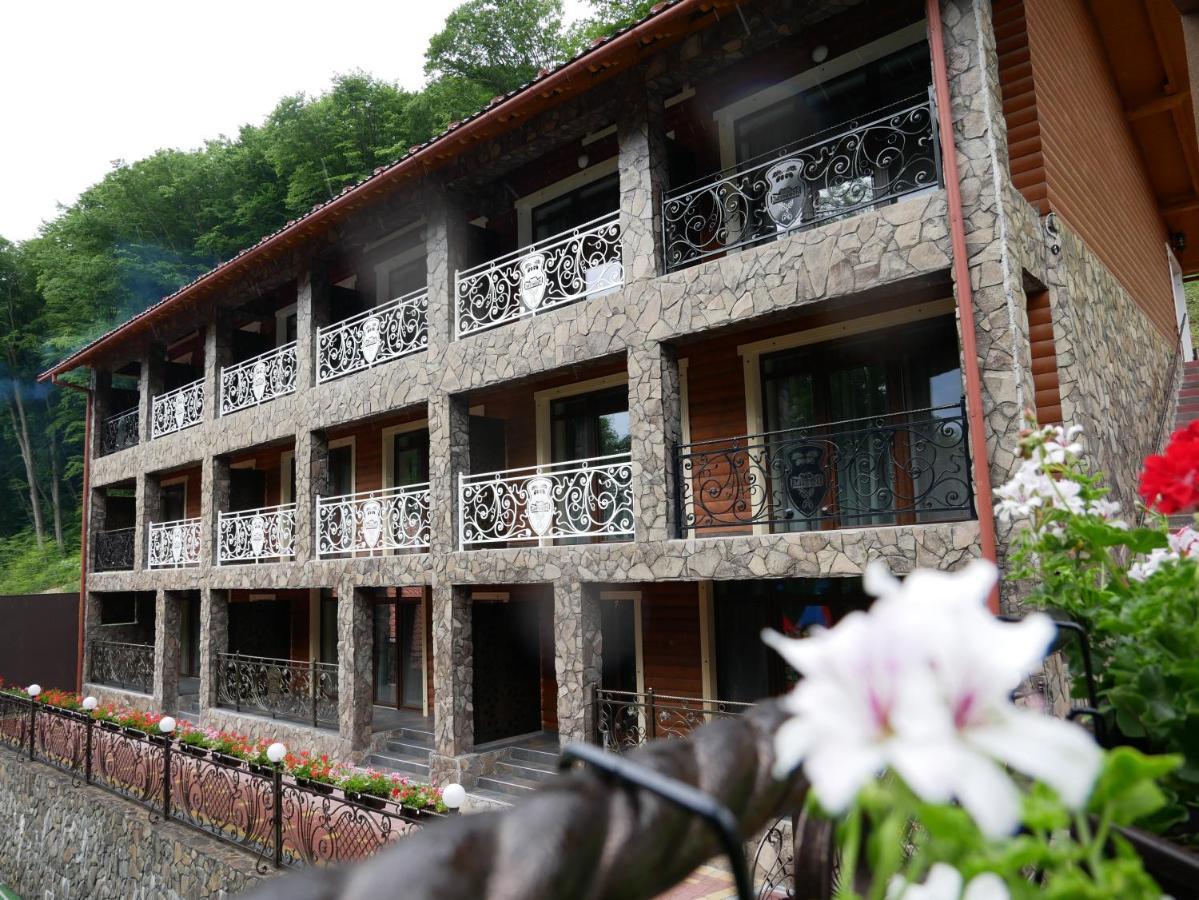 Hotel Zatyshok Svalyava Esterno foto