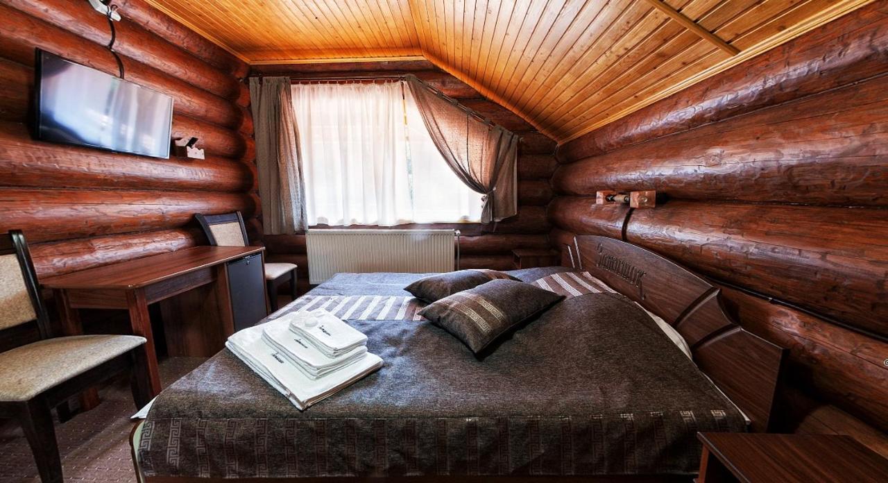 Hotel Zatyshok Svalyava Esterno foto
