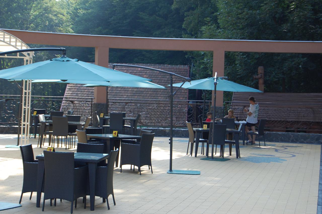 Hotel Zatyshok Svalyava Esterno foto