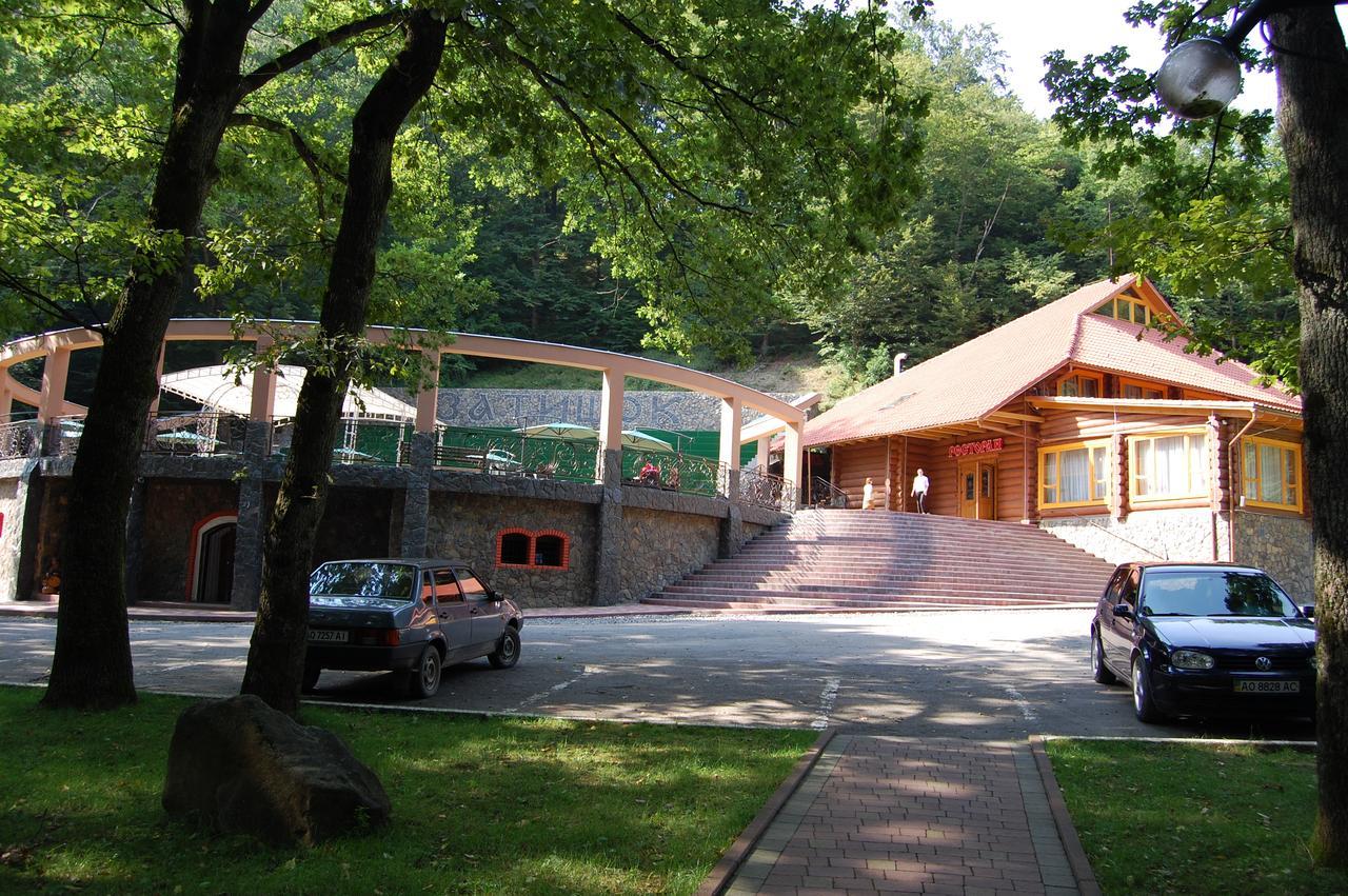Hotel Zatyshok Svalyava Esterno foto