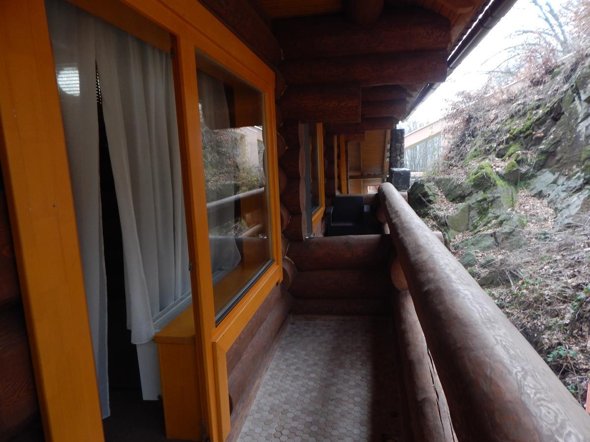 Hotel Zatyshok Svalyava Esterno foto