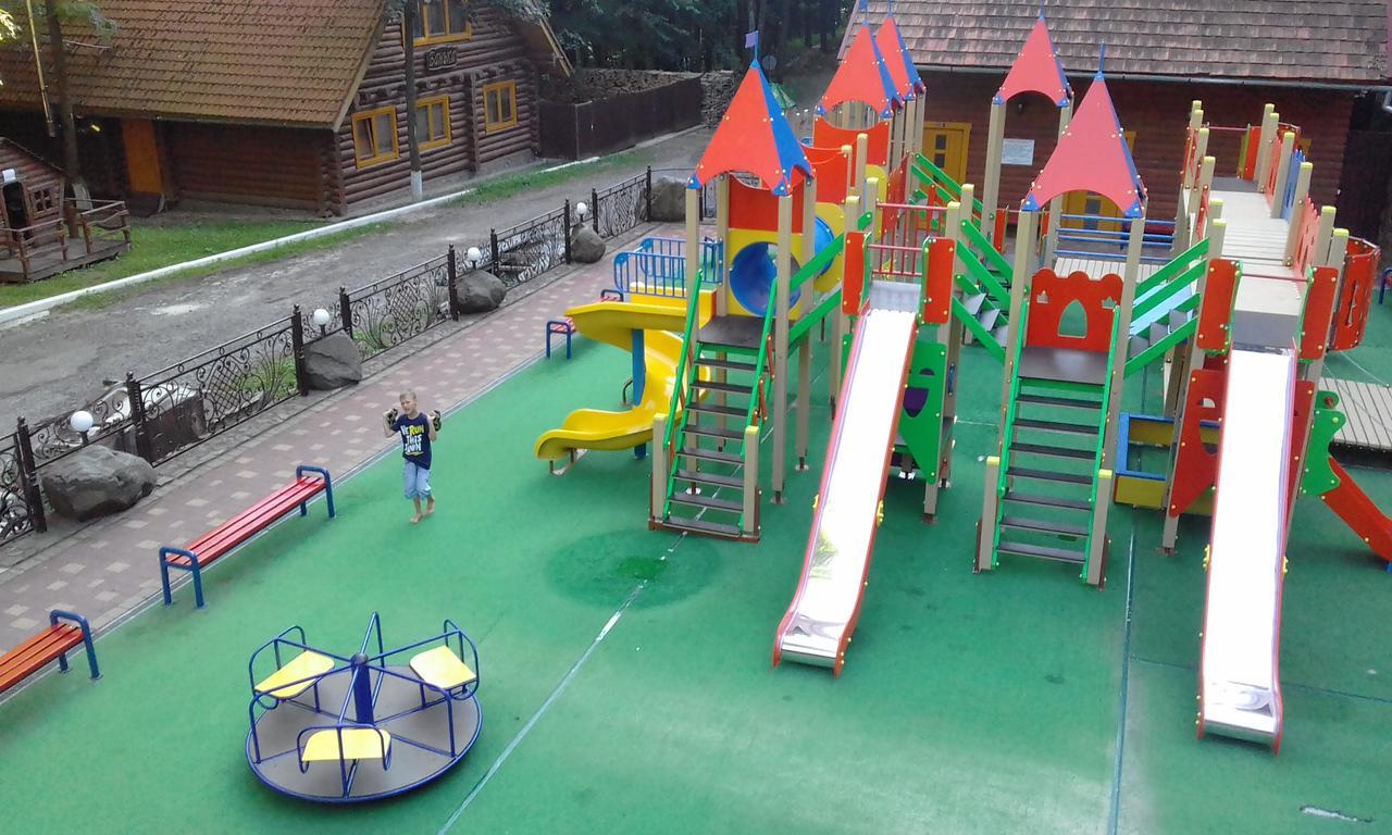 Hotel Zatyshok Svalyava Esterno foto