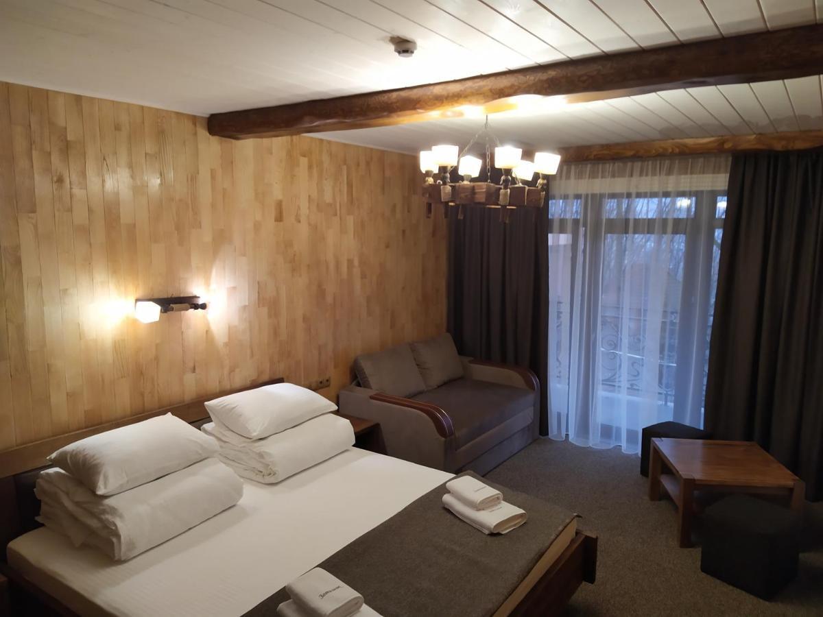 Hotel Zatyshok Svalyava Esterno foto