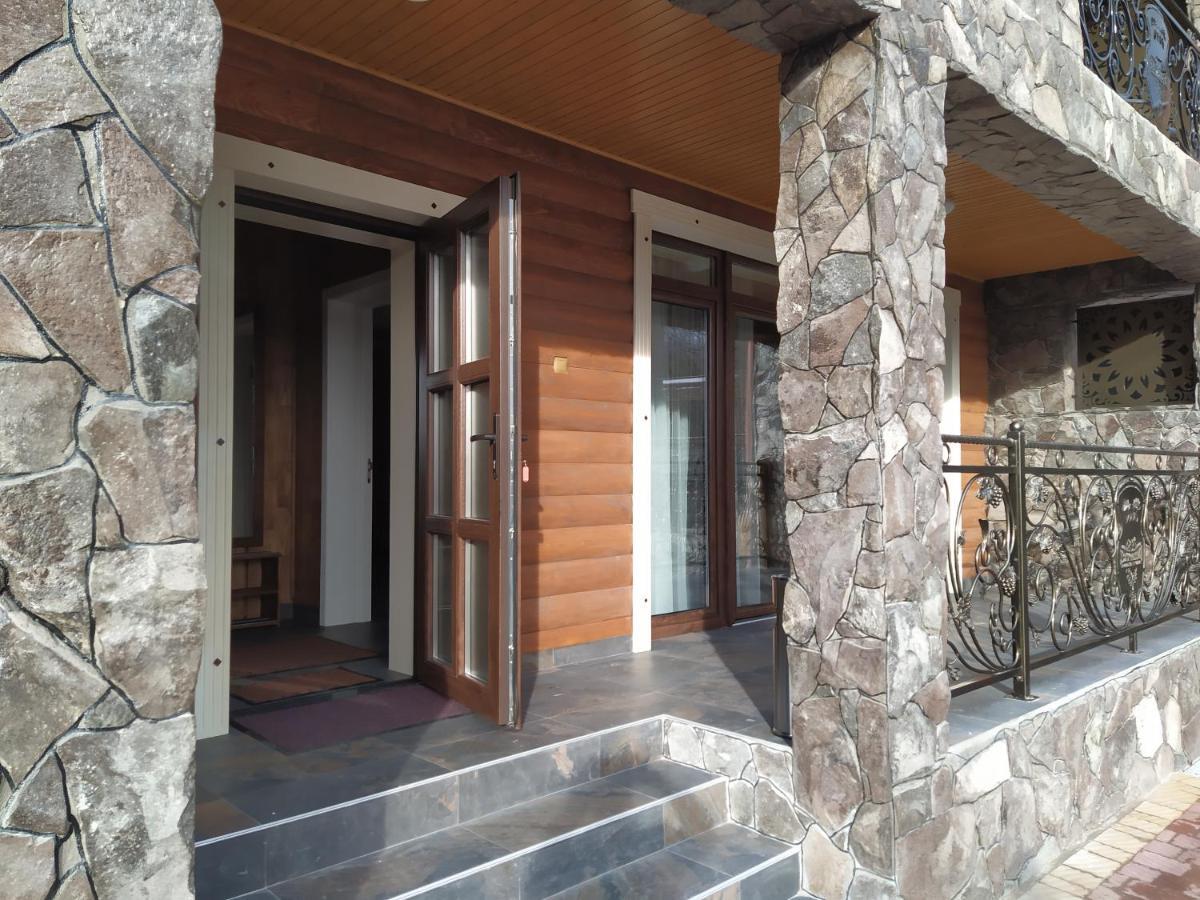 Hotel Zatyshok Svalyava Esterno foto